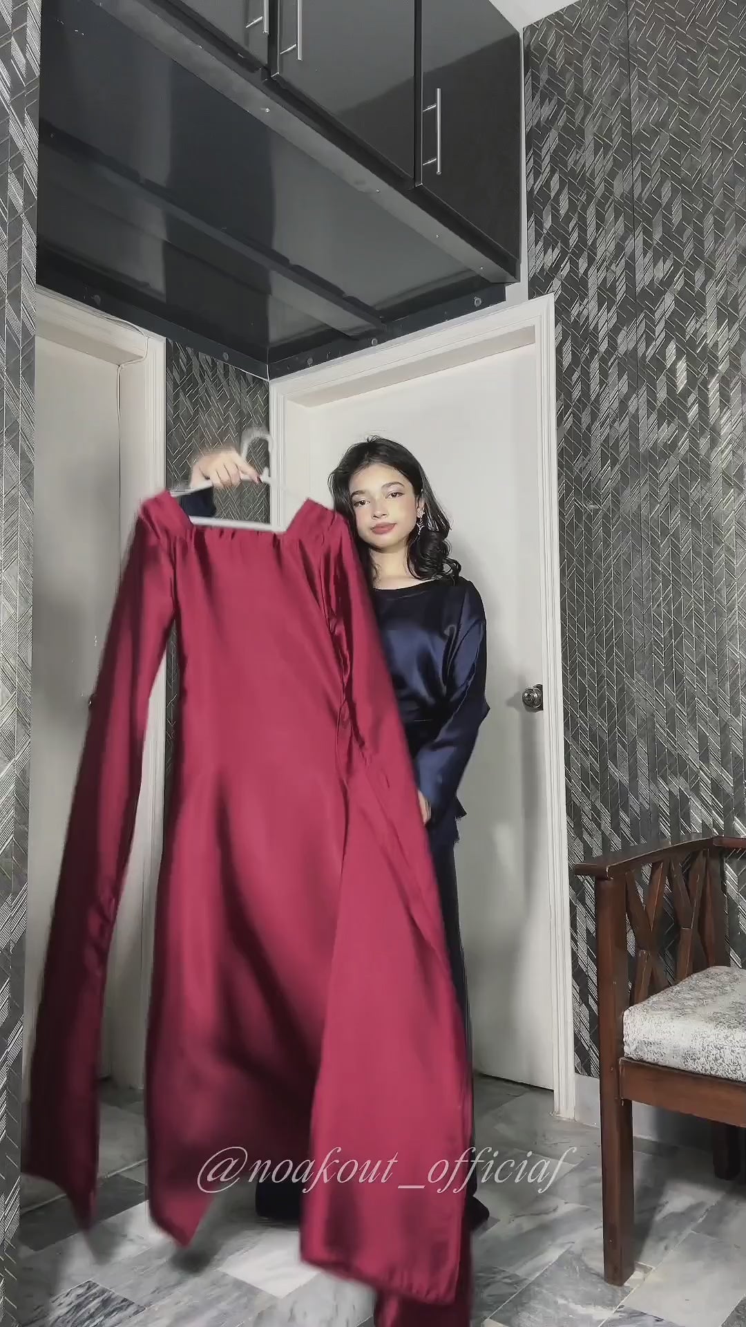 { SILK STATEMENT SLEEVES DRESS }